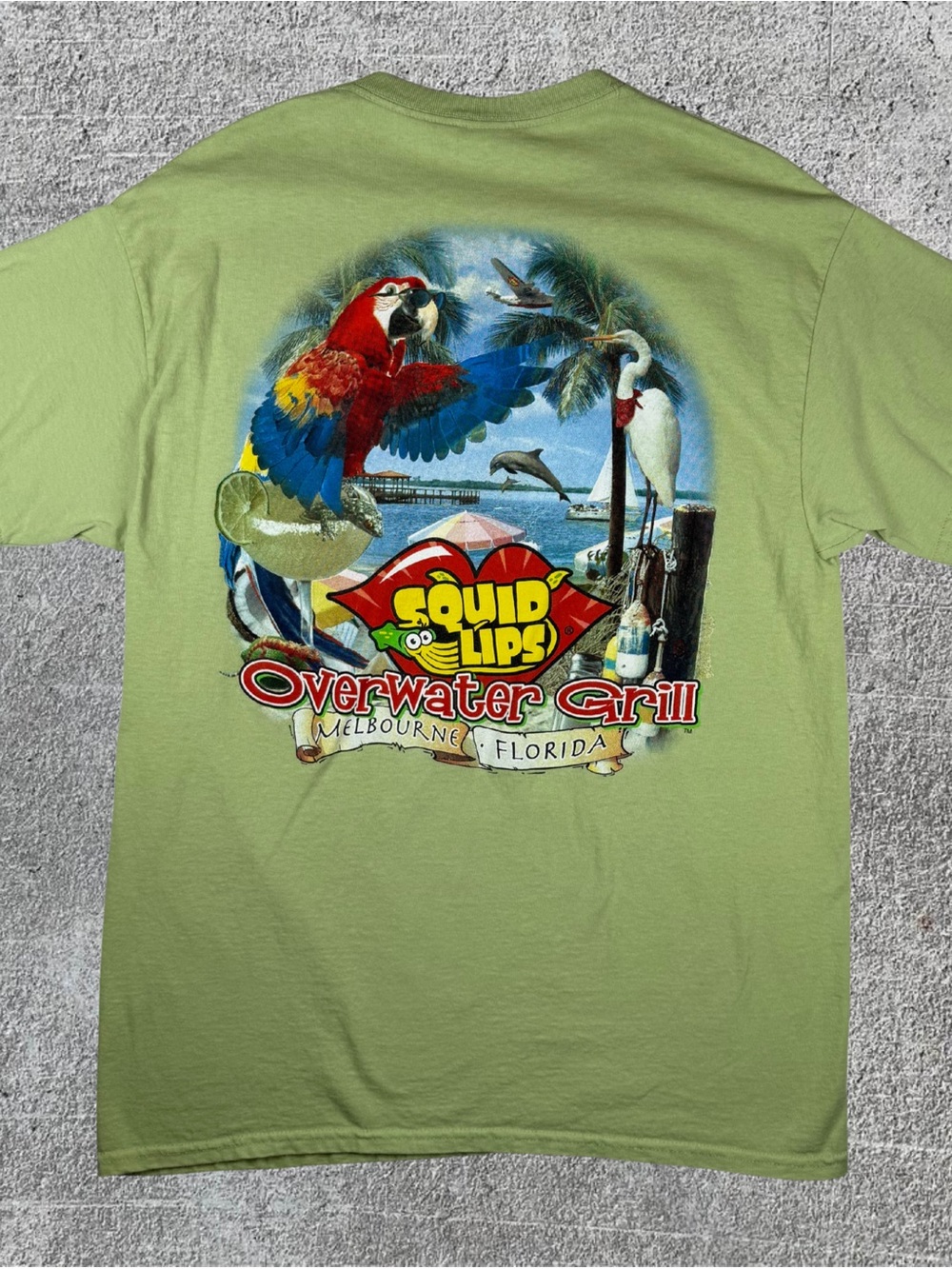 Squid Lips Overwater Grill Green Graphic T-Shirt Size Large